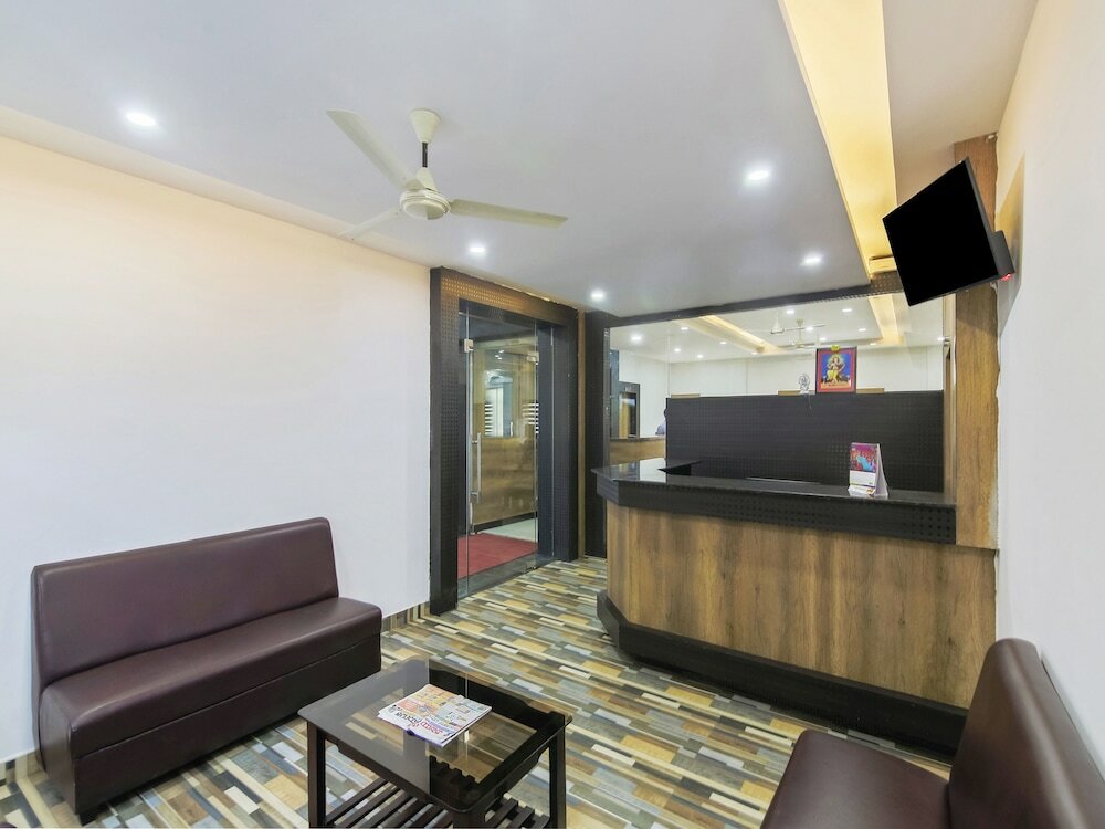 Фото Capital O 35621 Hotel Durga International