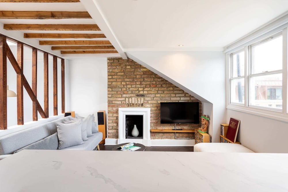 Фото Bright Maida Vale Apartment