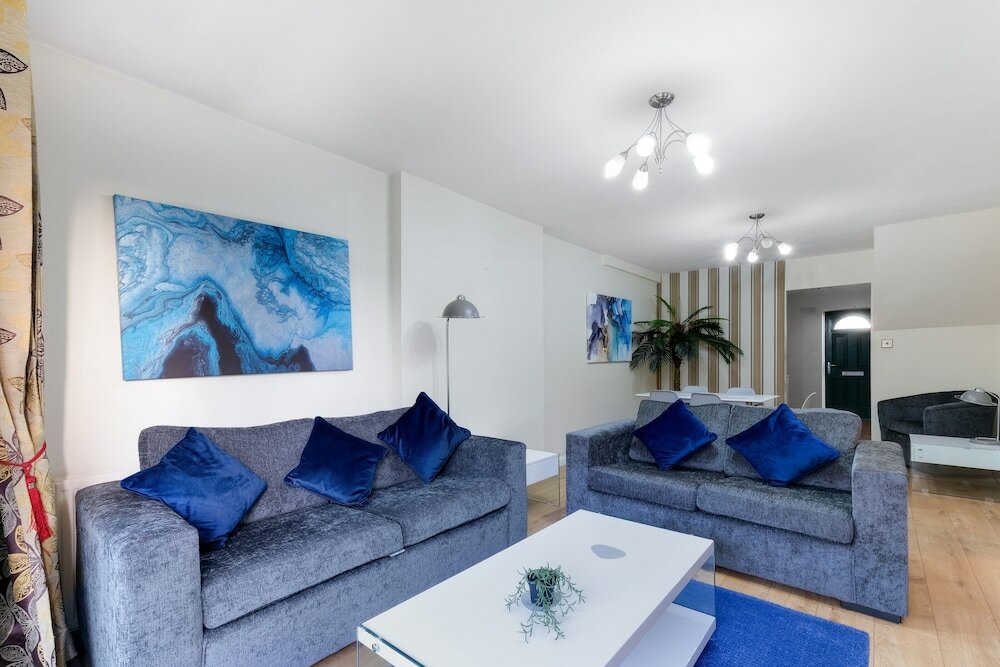 Фото Serviced 4 Bdrm 2 bath house Maidenhead