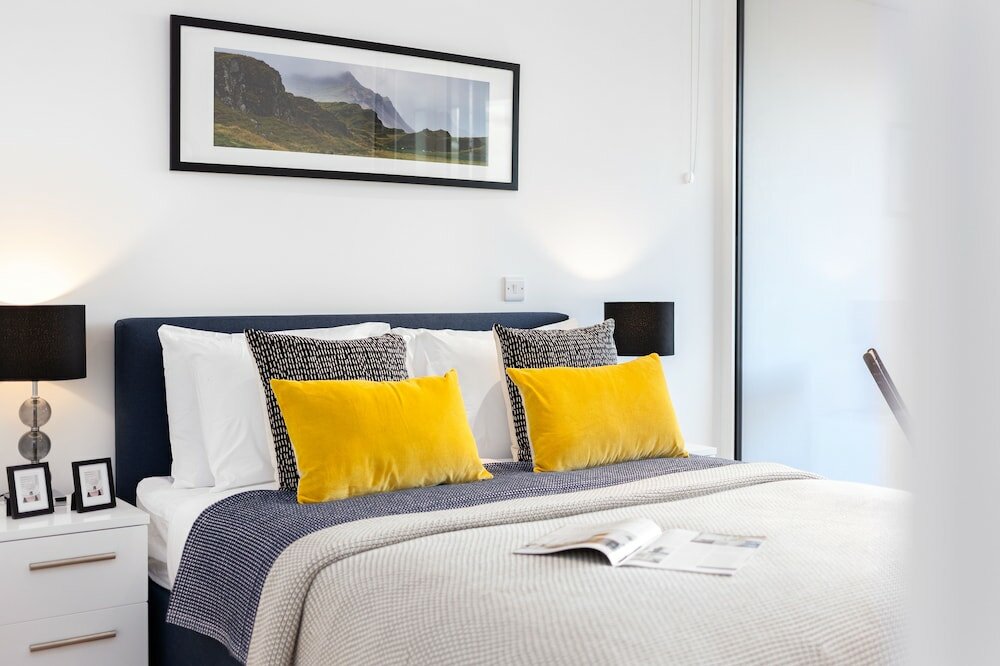 Фото Two Bedroom Serviced Apartment with Balcony in Weymouth Building, Deacon Street