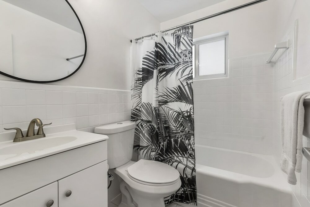 Фото Alani Bay Premium Condos