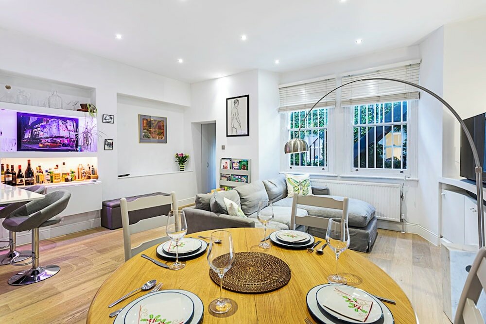 Фото Luxurious Victorian Home