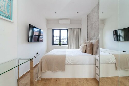 The Ravenscourt Park Collection