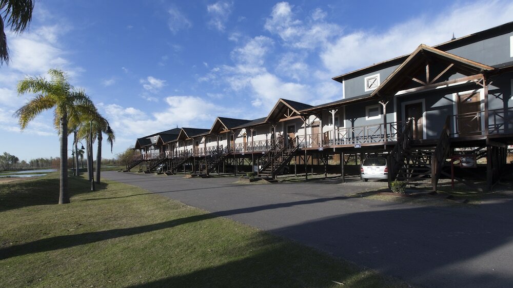 Фото Howard Johnson by Wyndham San Pedro Resort & Marina