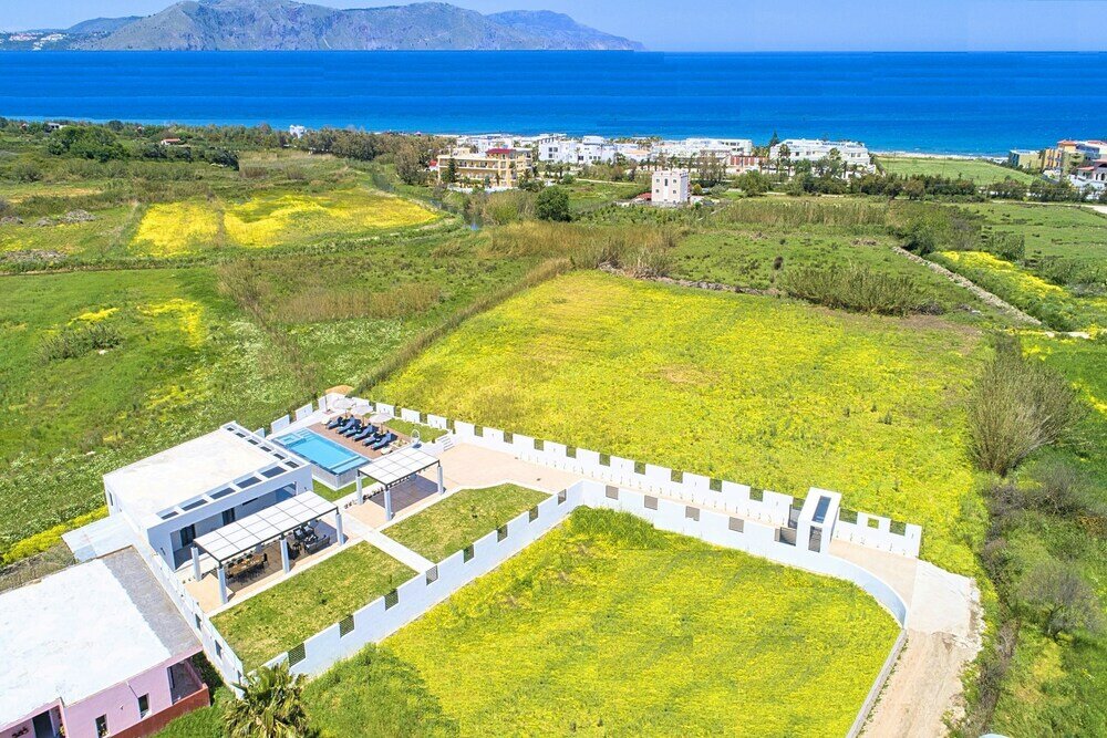 Фото Villa Solaris Heated Pool & Hot Tub