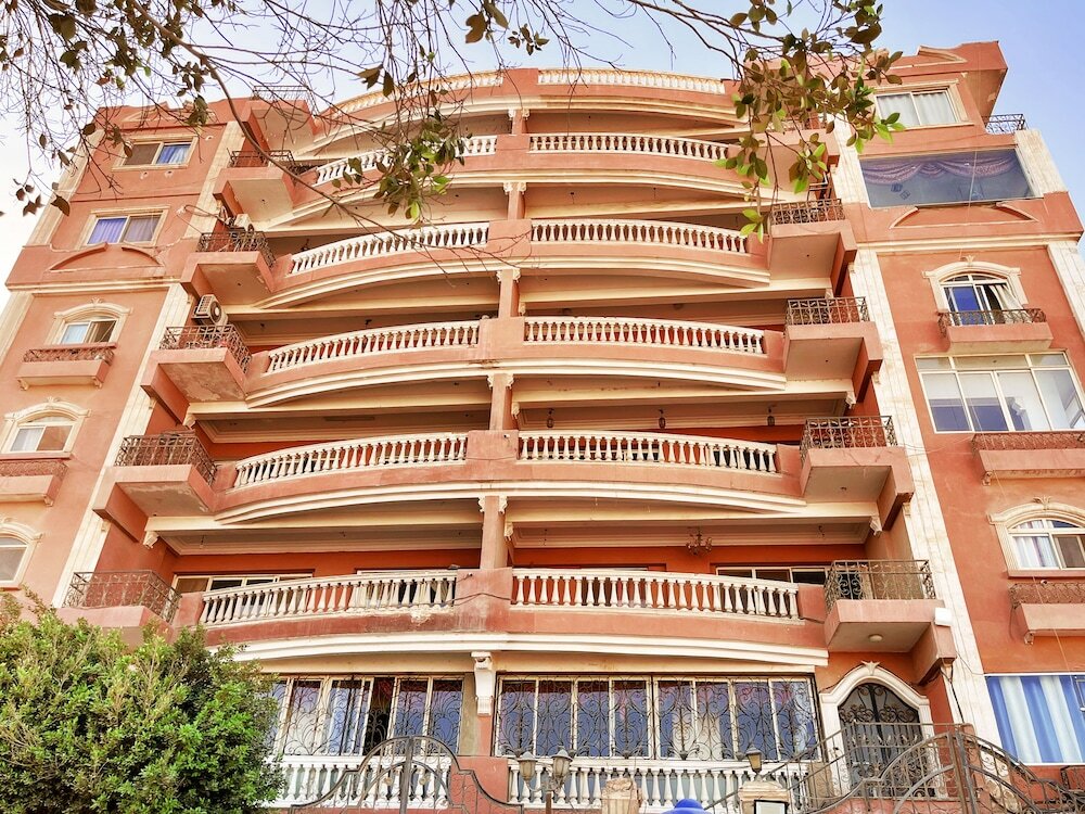 Фото Pyramids House