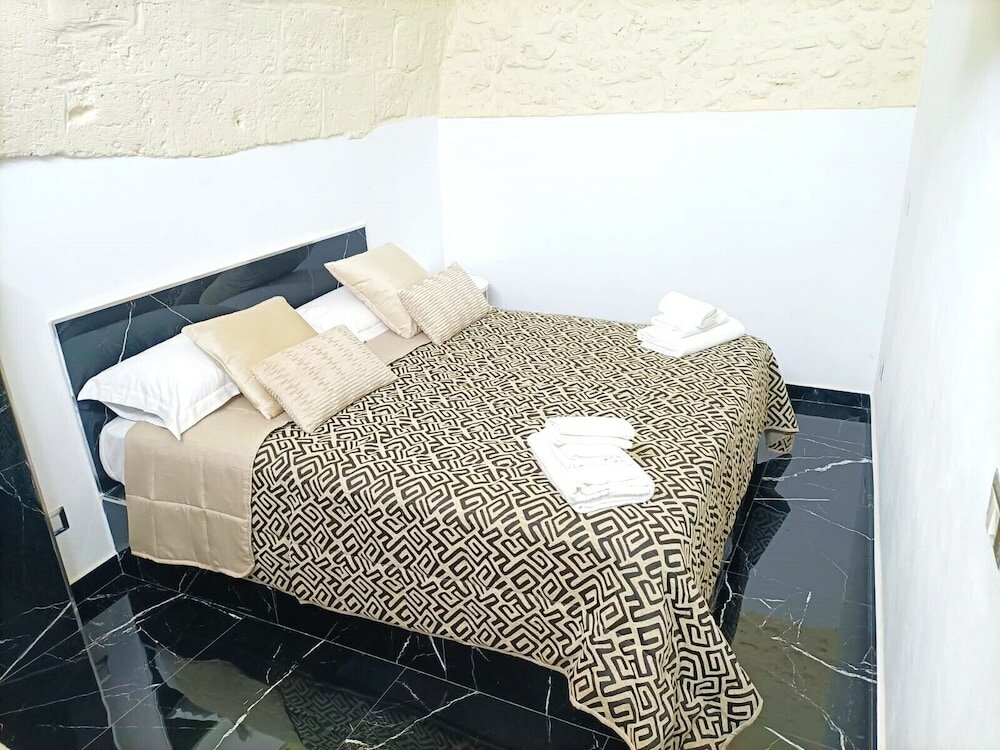 Фото Newhouse rooms black & white