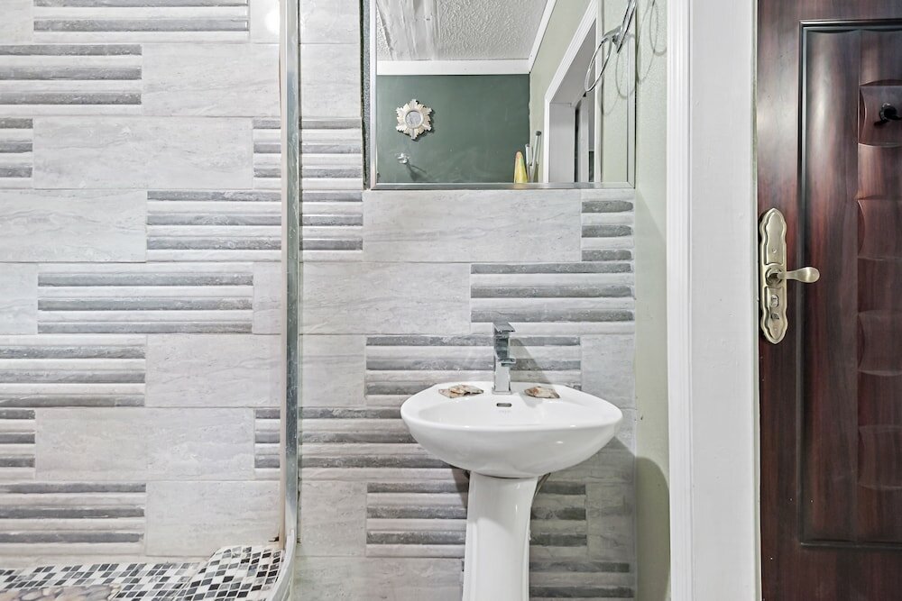 Фото Cocoplum Rest N Hideaway 1