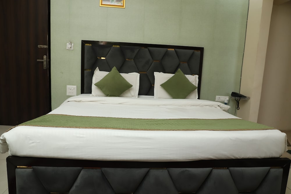 Фото Tulsi Garden - Near Prem Mandir Vrindavan