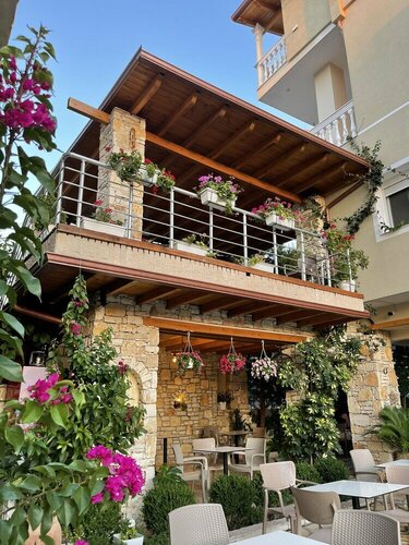 Гостиница Arial Penthouse Suites во Влёре