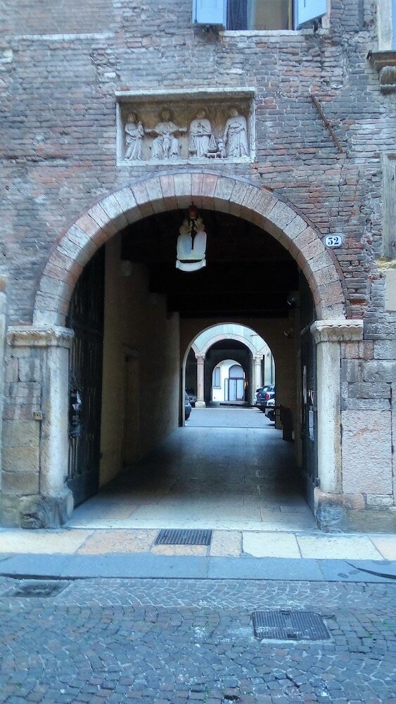 Фото Marconi Rooms - Loggia delle Erbe