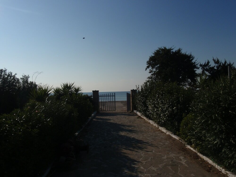 Фото Amaryllis Beach House