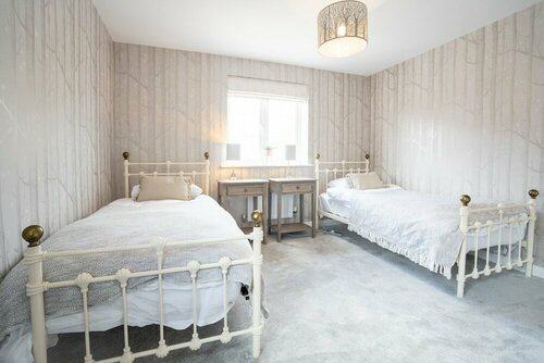 Гостиница Comfortable 5 Bedroom Detached House With Parking в Бисестере