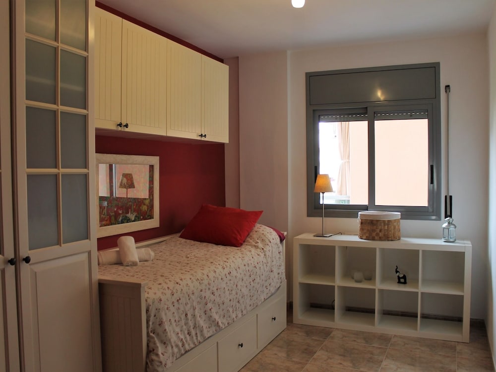 Фото Suitur beach apartment with pool