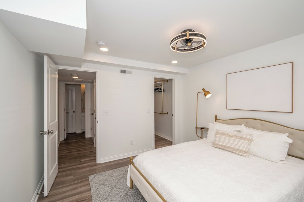 Фото Covington Charm Suites