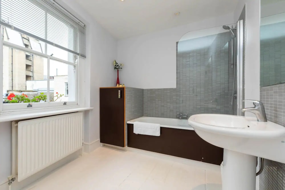 Фото 2 Bedroom 2 Bathroom Victorian Maisonette in Barbican