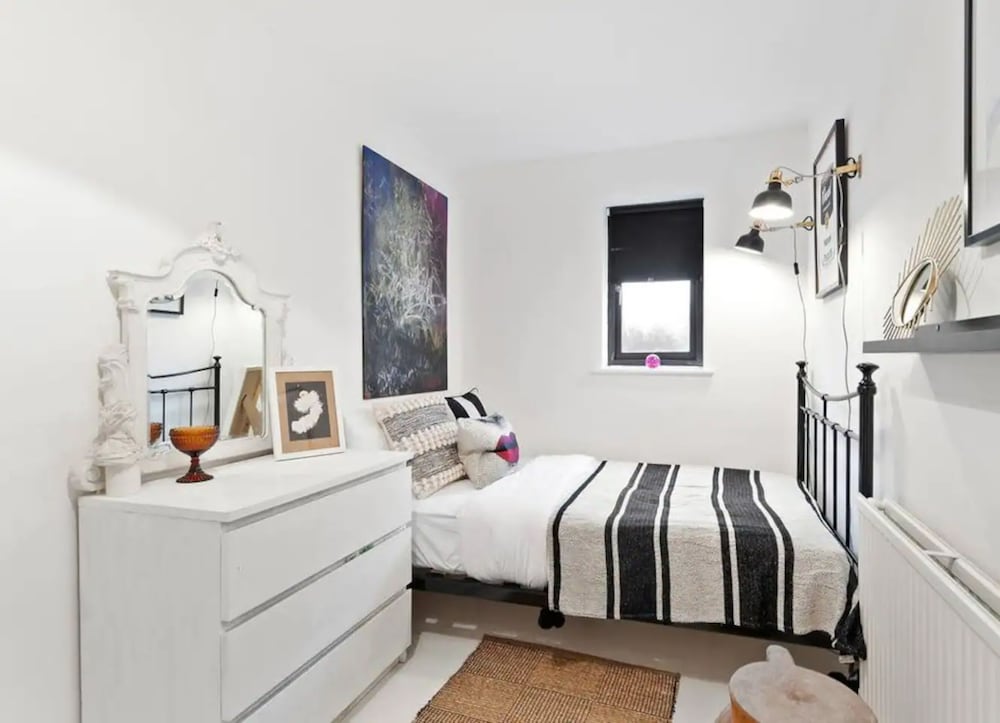 Фото Modern 2 Bedroom Apartment in Hoxton