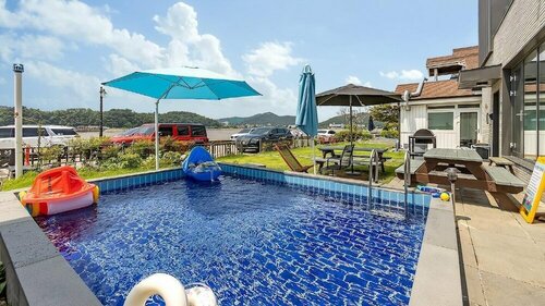Гостиница Daebudo Atiko Dokchae Pool Villa
