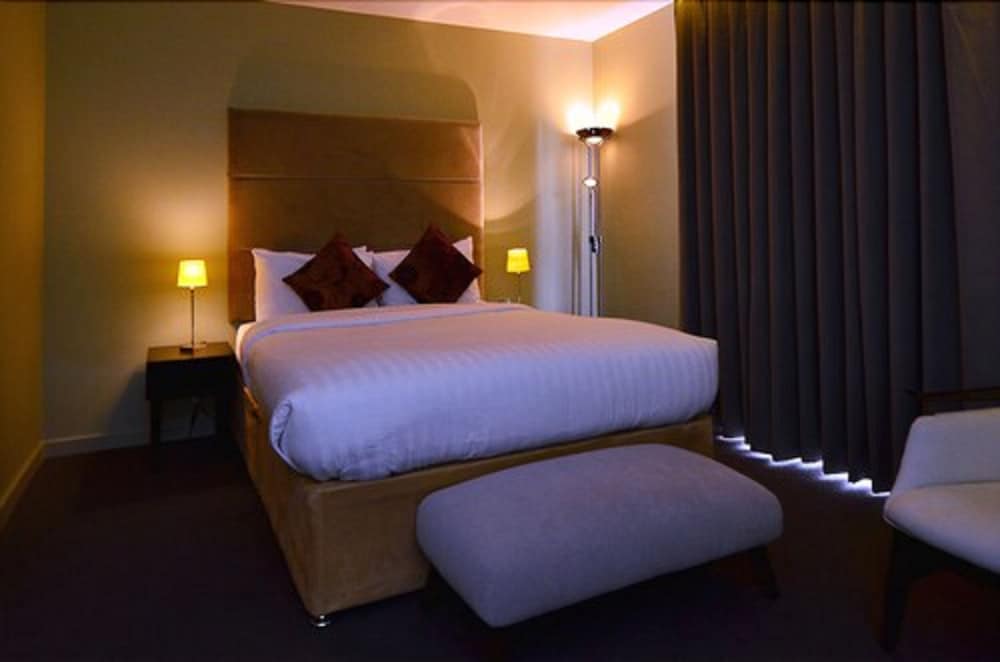 Фото Axiom Park Hotel