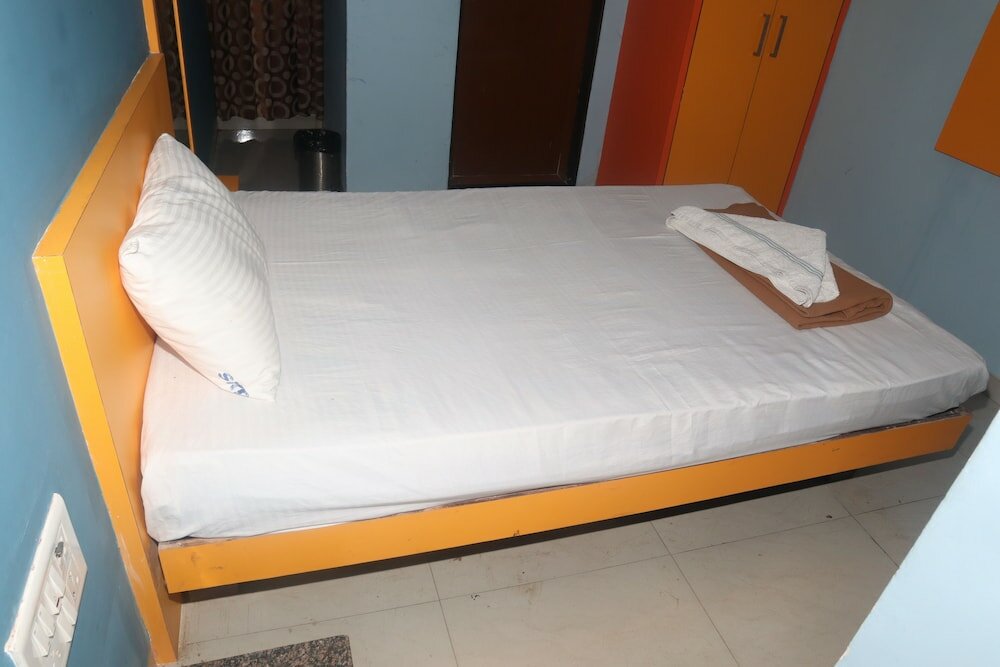 Фото IROOMZ Hotel Shree Krishna Palace