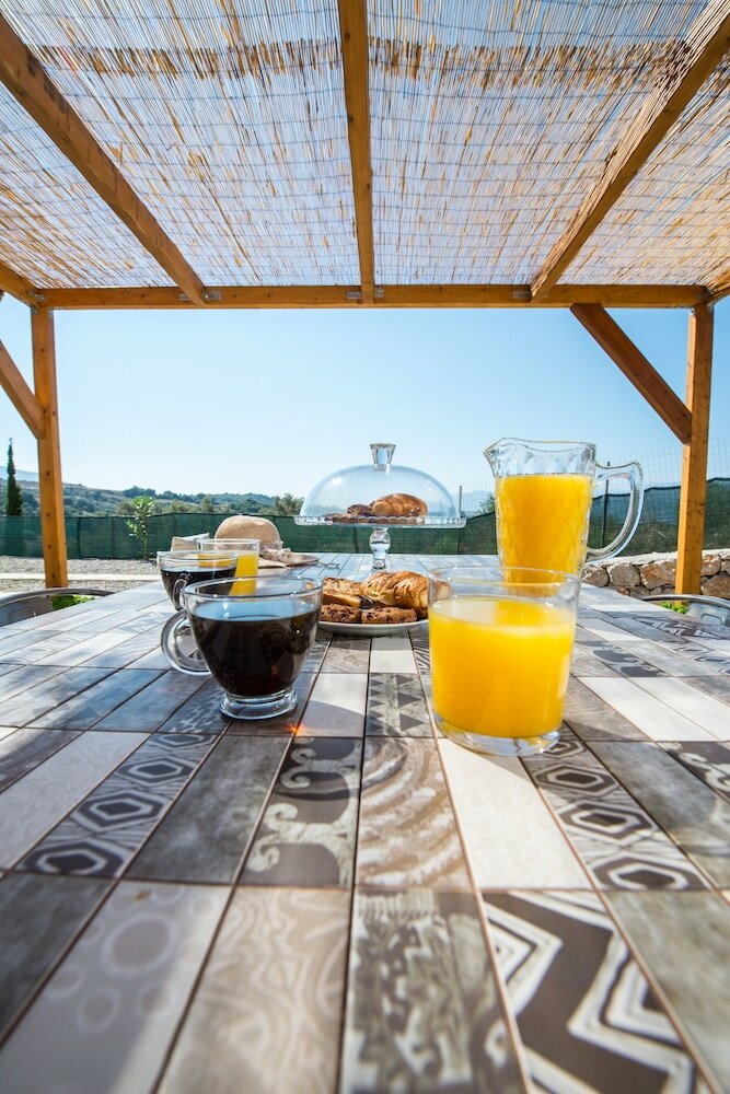 Фото Roggaki Ionian Villas