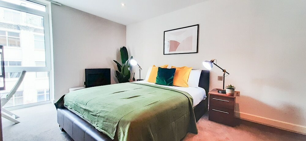 Фото Two Bed Serviced Apt in Old Street