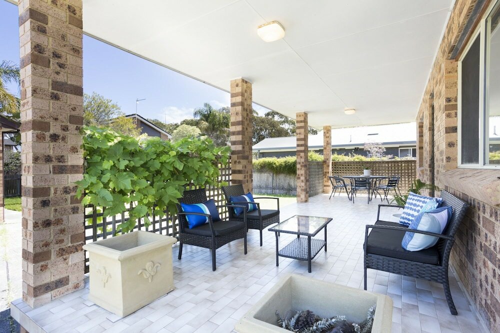 Фото South Coast Getaway House Sleeping 8 Guests