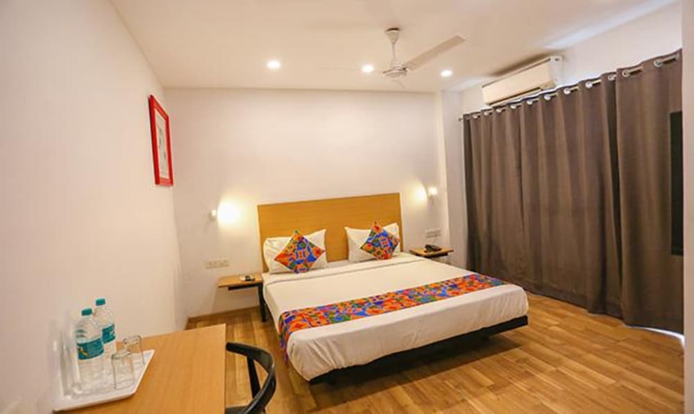 Фото Fabhotel F9 Paschim Vihar