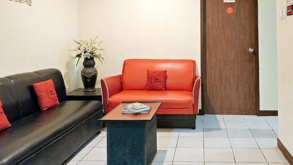 Фото RedDoorz near Baclay Drive Super Metro