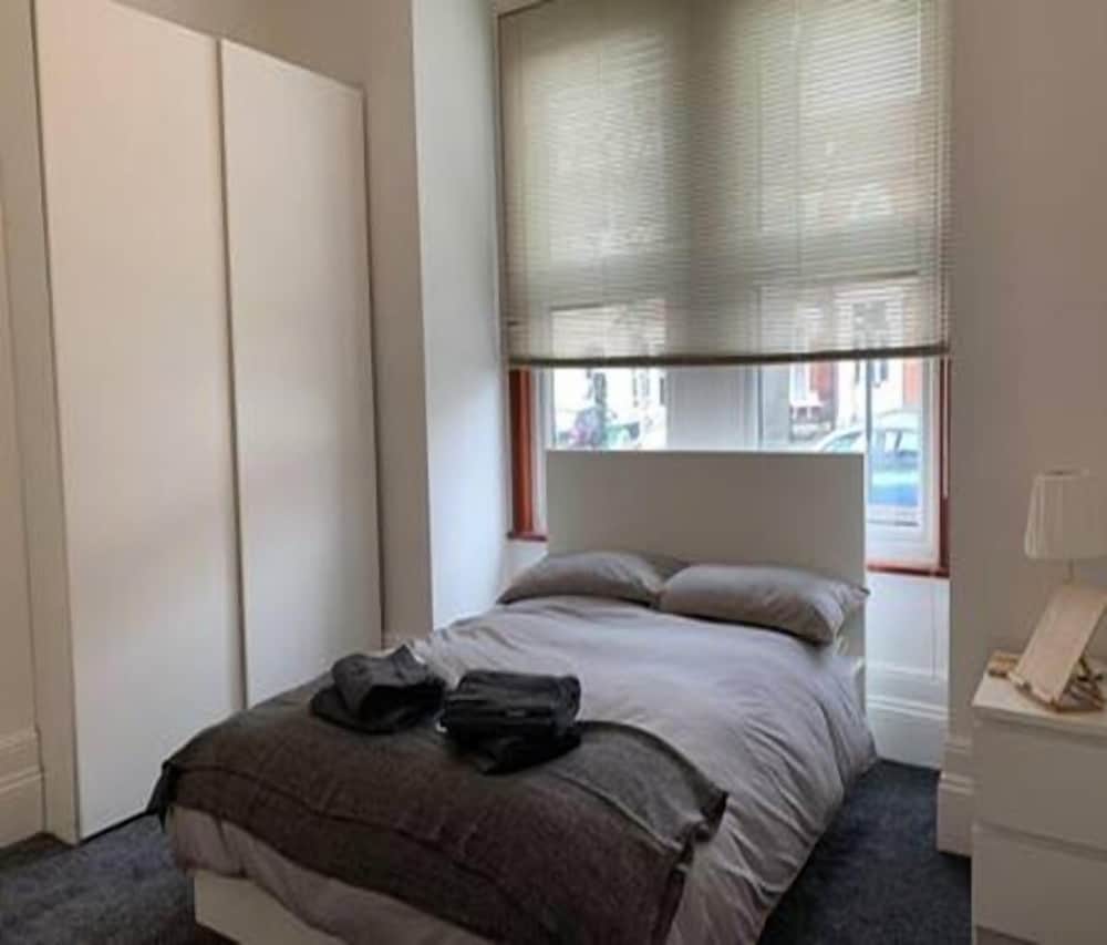 Фото 20 Forest Drive West Apartments