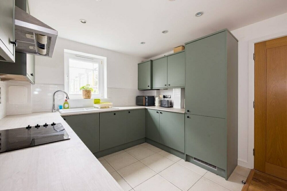 Фото The Walworth Hideout - Elegant 2bdr Flat