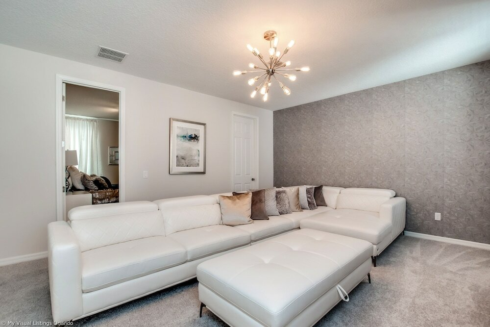 Фото Spectacular 6 Bedroom 5 Bathroom House