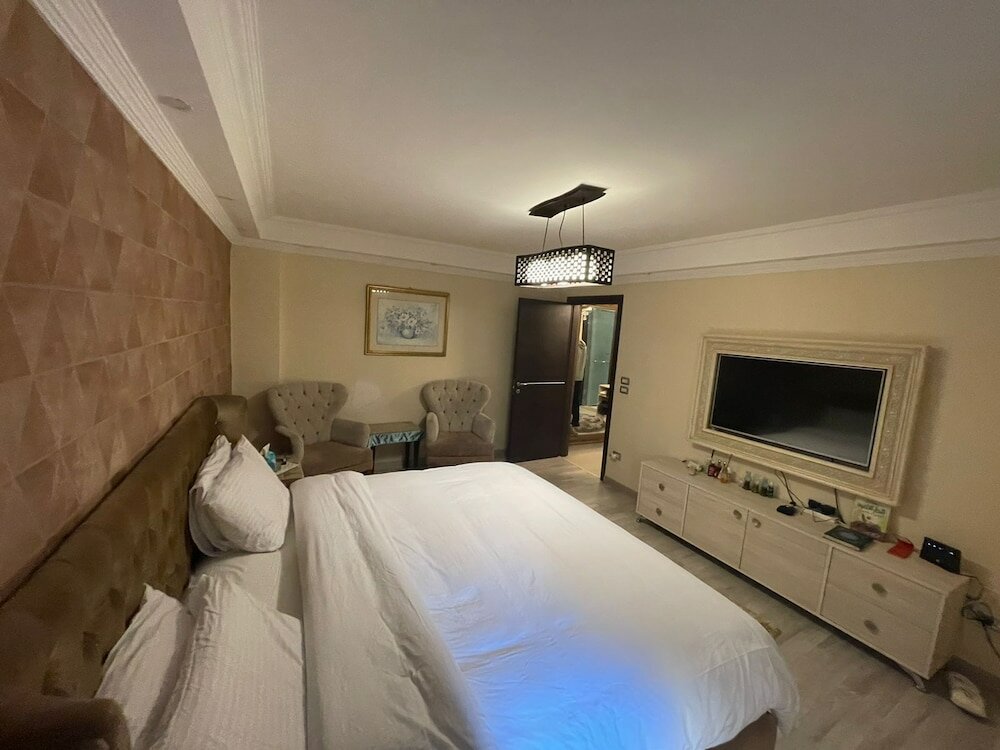 Фото Mohandessin Royal Suites