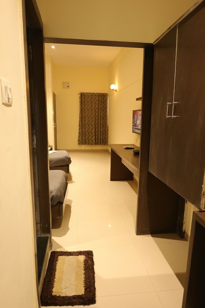 Фото Hotel Galaxy Deluxe