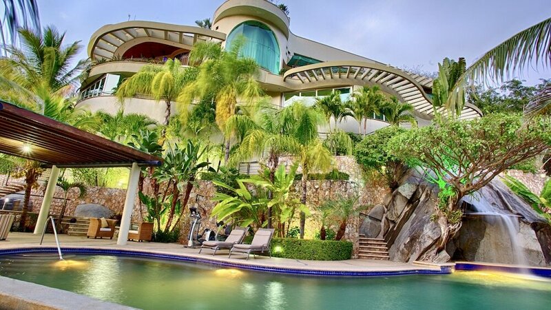 Гостиница Luxury Beach Frontage Villa For Rent