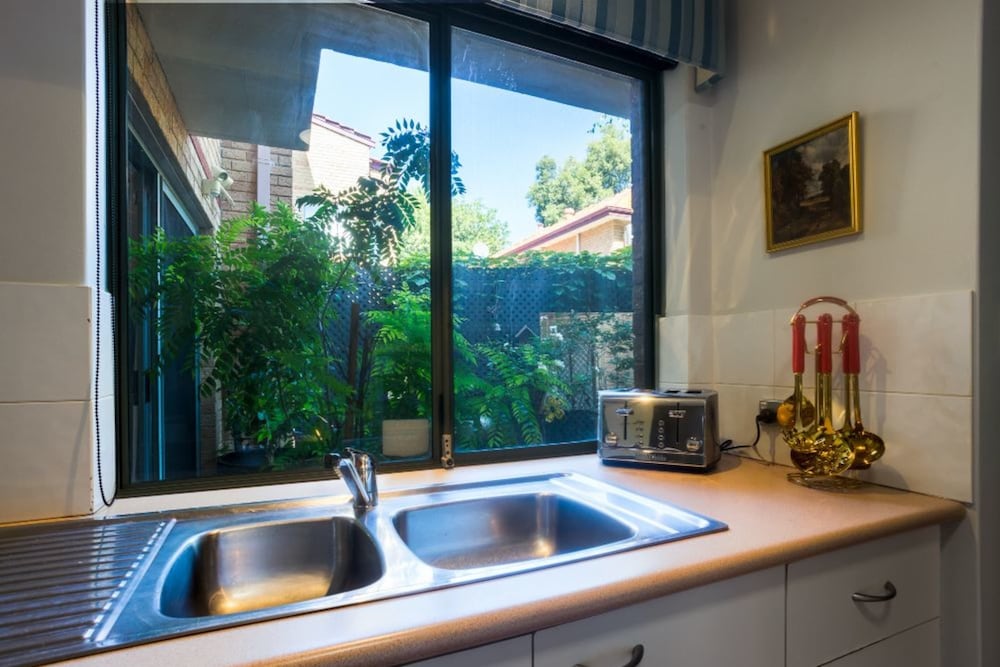 Фото Character 3 Bedroom Home With Pool and Balcony