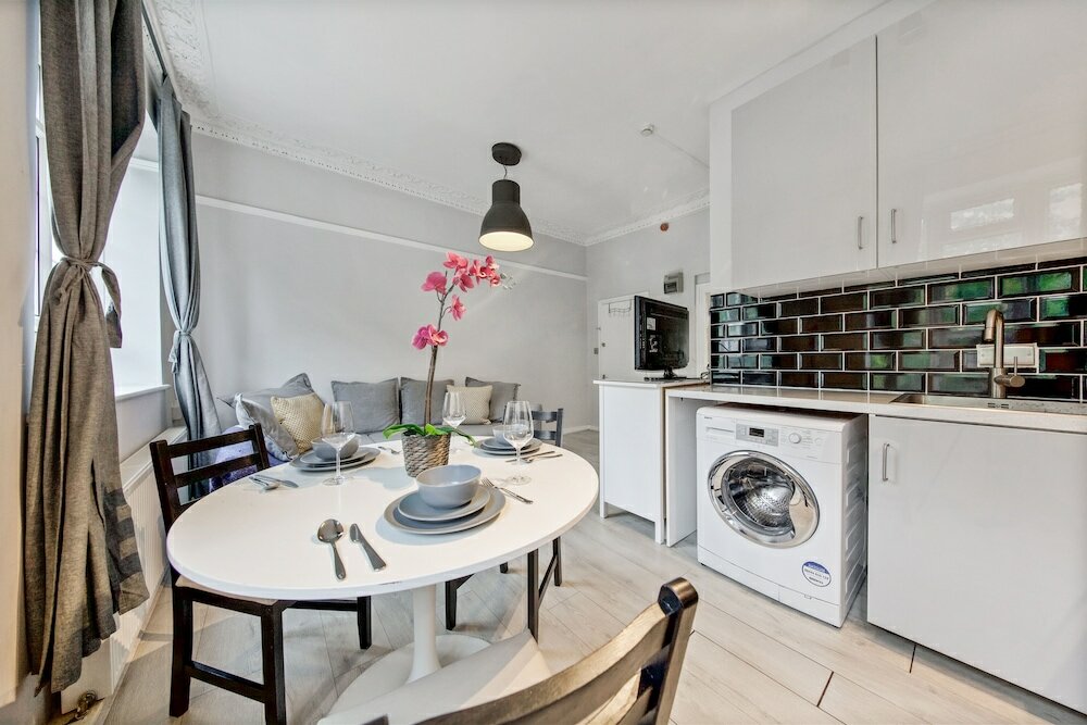 Фото 1 Bed Apartment in Camden by City Stay