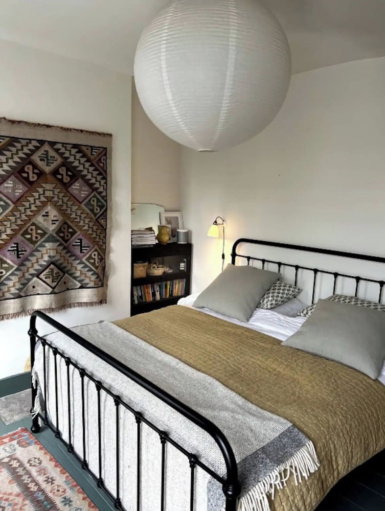 Фото Lovely 3bd Victorian Townhouse W/garden - Brixton!