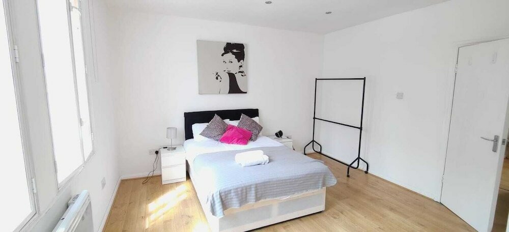 Фото 3 Bed Flat Liverpool st Spitalfields