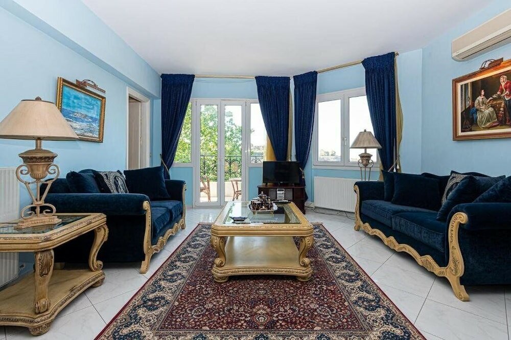 Фото Rafkos Hill Mansion