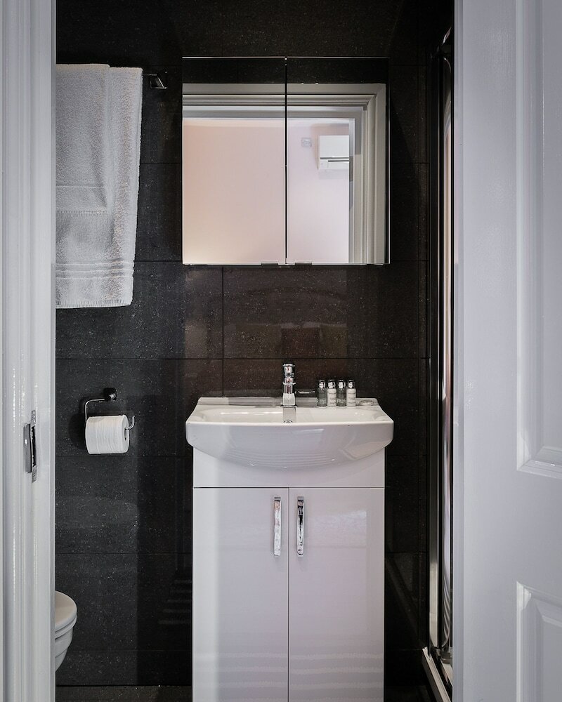 Фото Cromwell Road Apartments