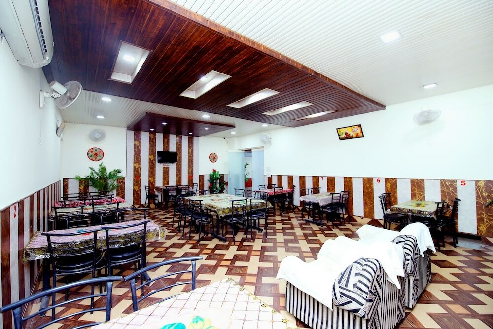 Фото Spot On 42785 Mr Shawarma Family Restaurant & Hotel