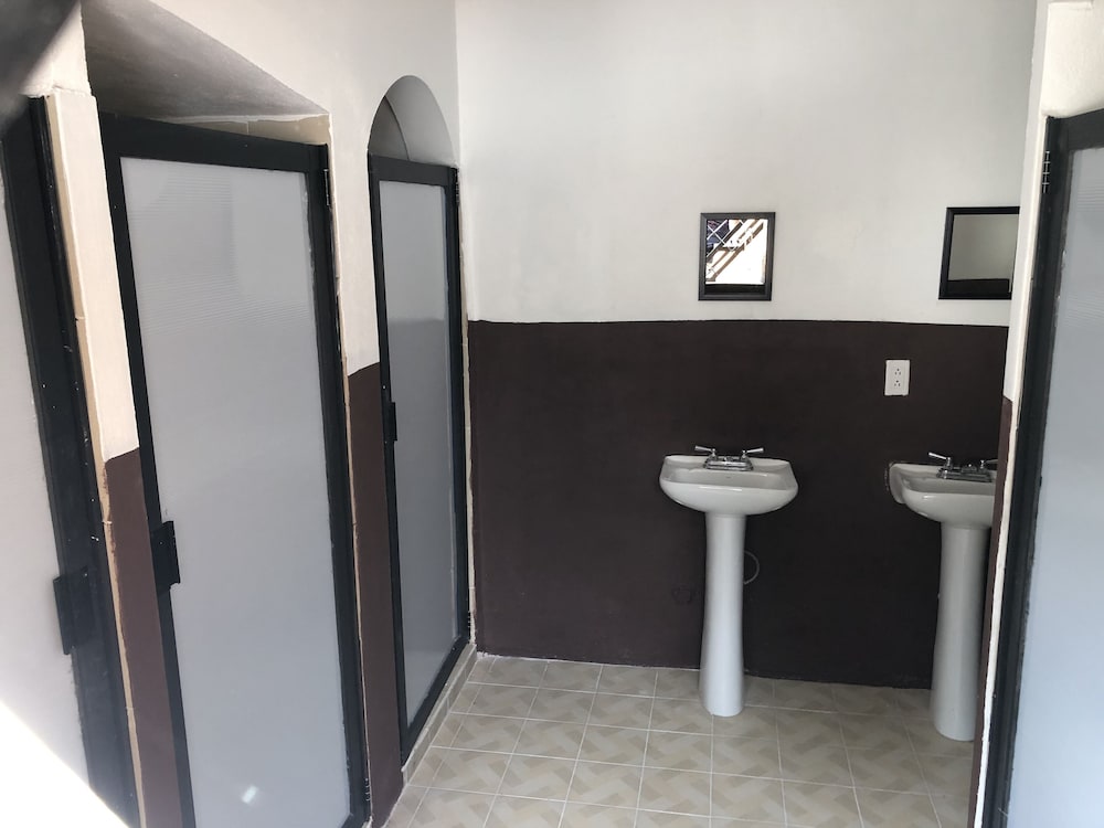 Фото Roomies Hostel Centro Medico