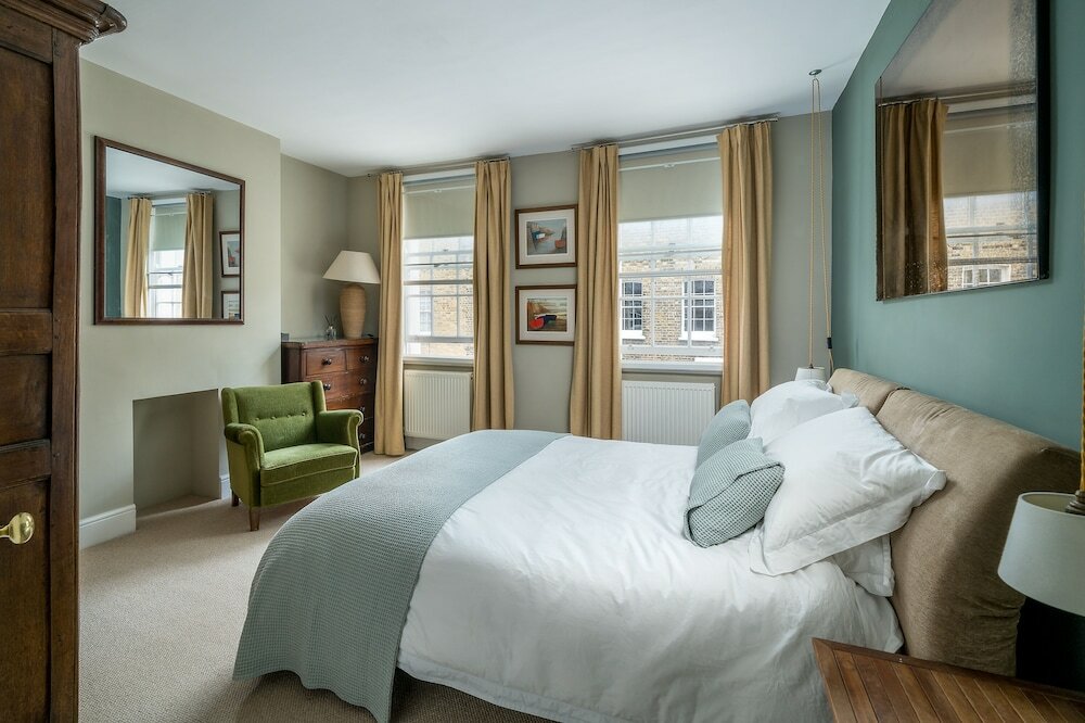 Фото Altido Contemporary 2-Bed House W Private Garden