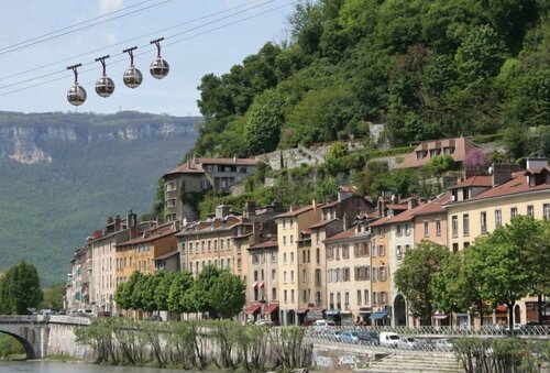 Хостел Auberge de Jeunesse Hi Grenoble в Гренобле