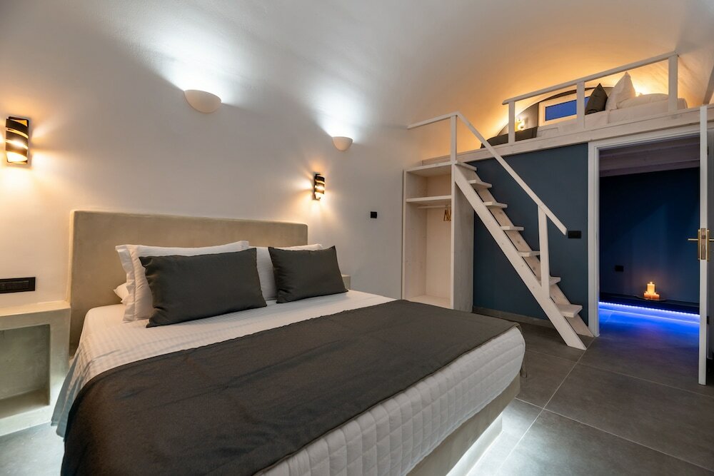 Фото The Penthouse Santorini