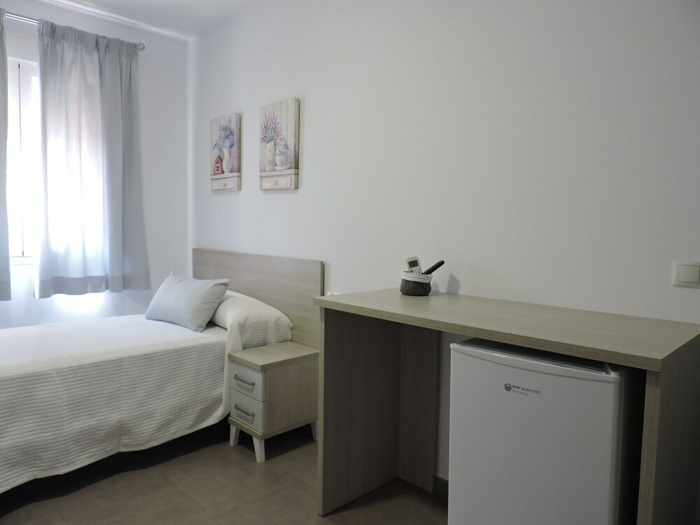 Фото Hostal Delia