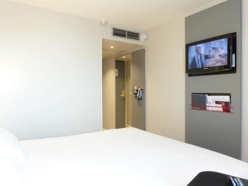 Фото Hotel Périphérie Porte de Saint Ouen