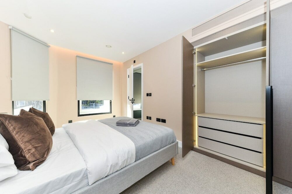 Фото Portobello Rd - North Ken