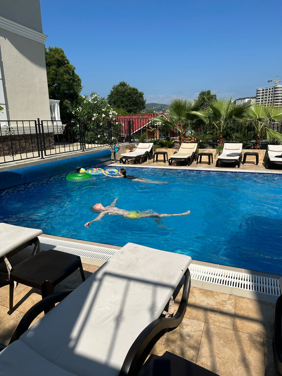 Фото The White Residence